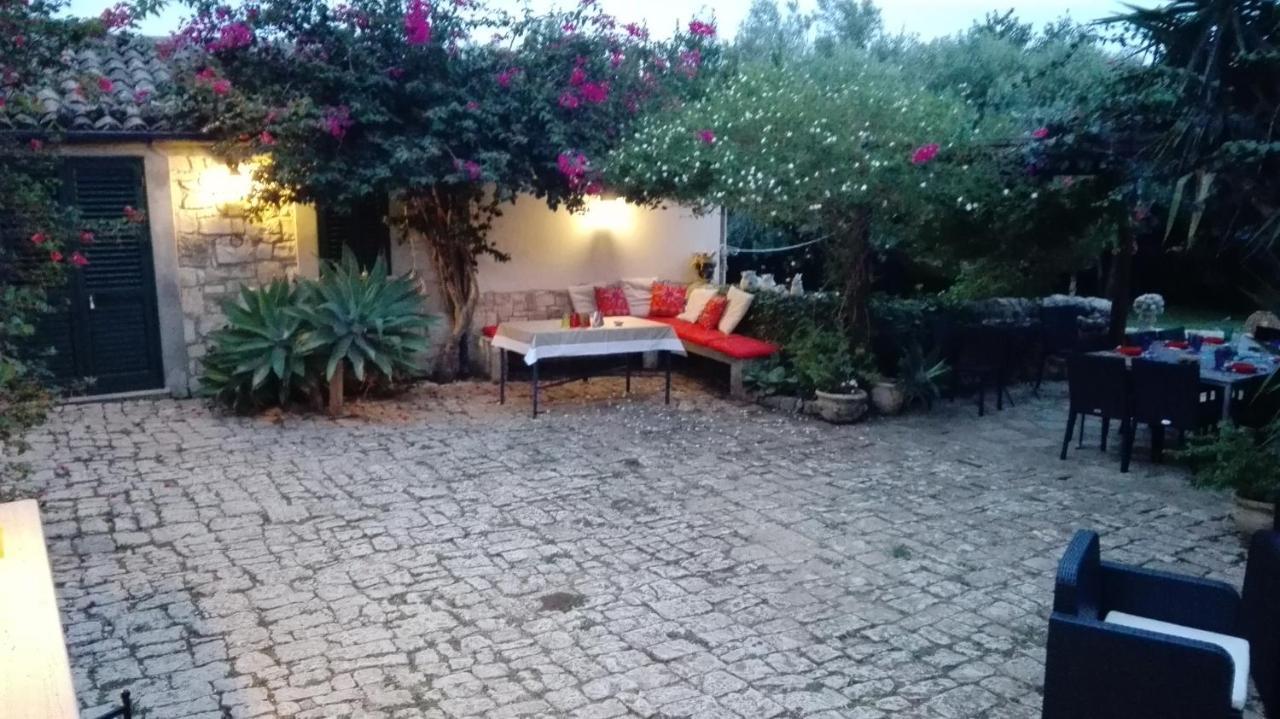 Oasi Di Campagna Hotel Модика Екстериор снимка